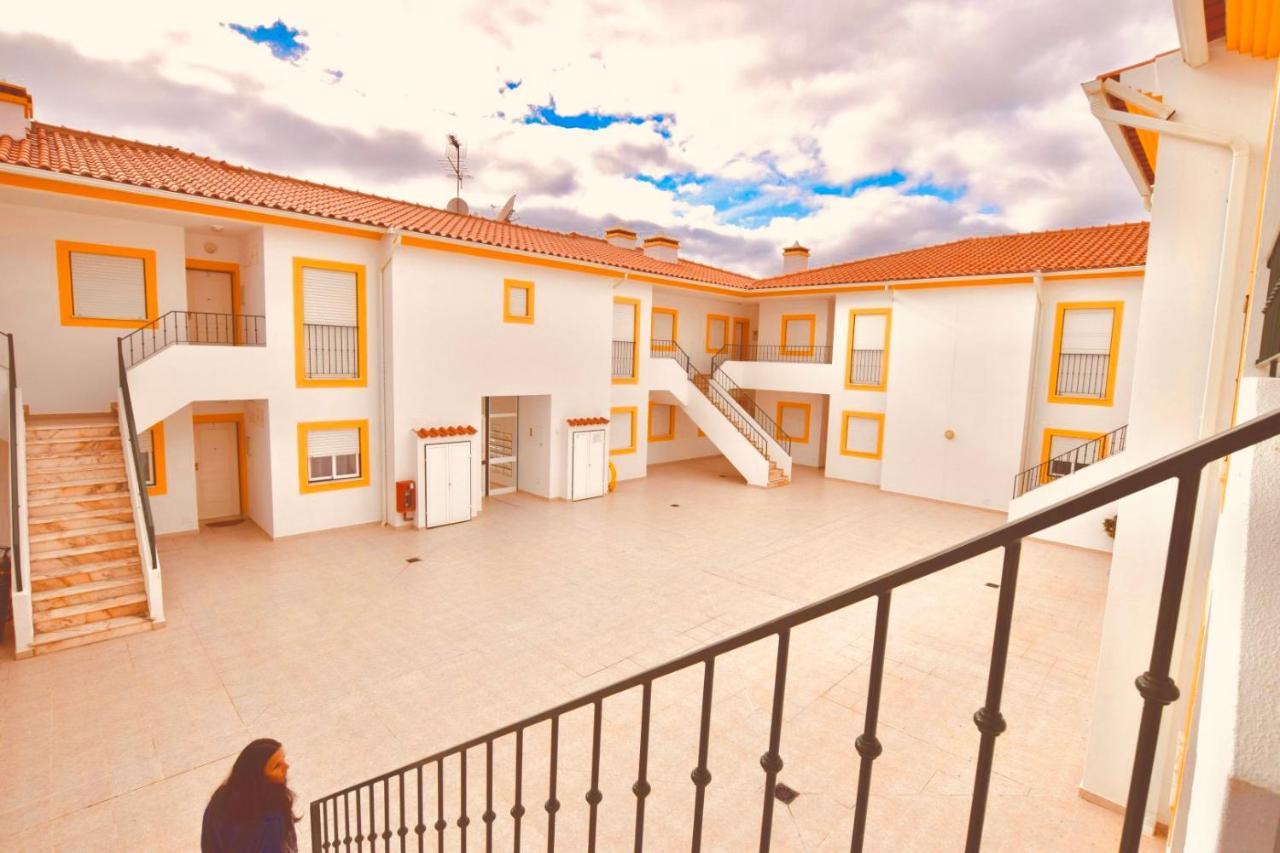 Estrada De, Urbanizacao,edificio Laranjal,apartment 18,vale Carro, 8200-596 Apartamento *