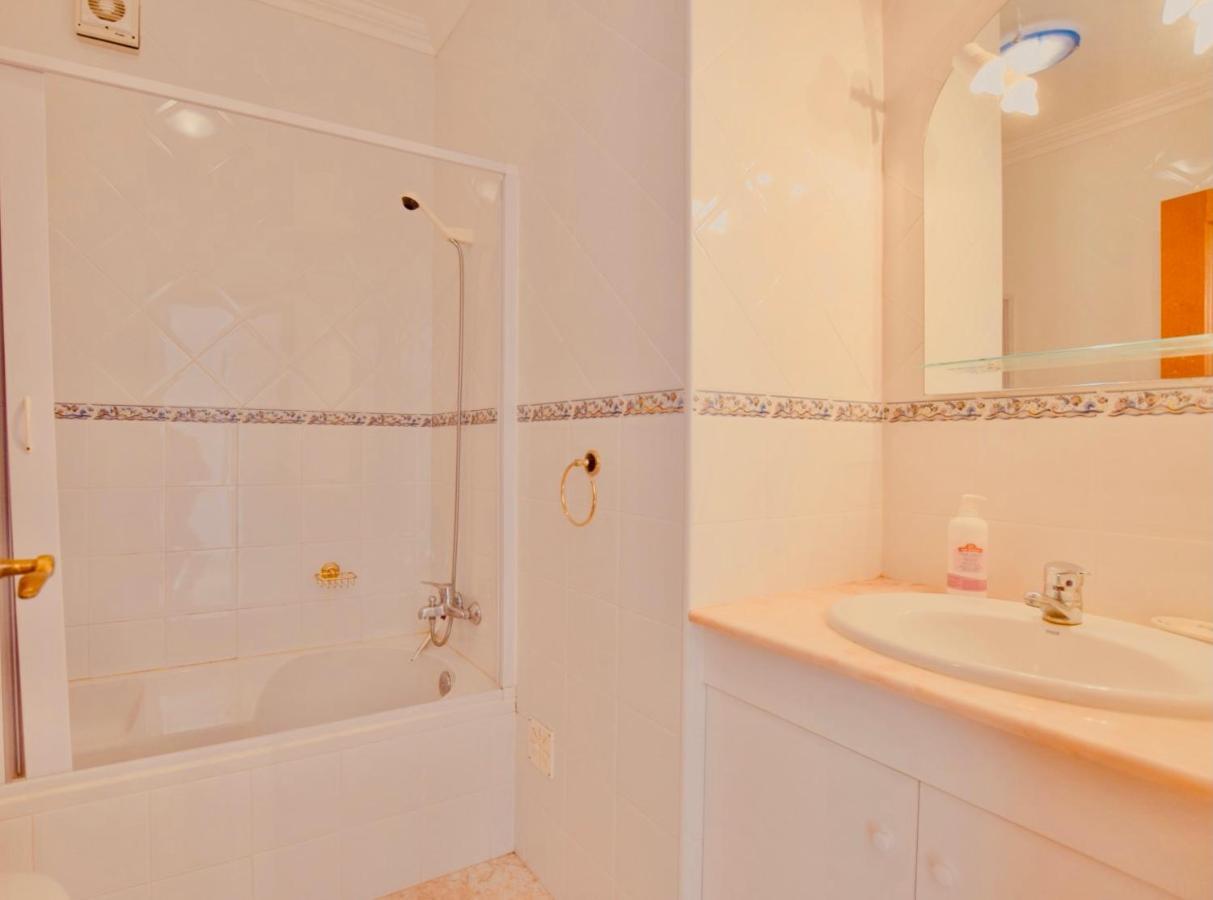 Apartamento Estrada De, Urbanizacao,edificio Laranjal,apartment 18,vale Carro, 8200-596 Albufeira